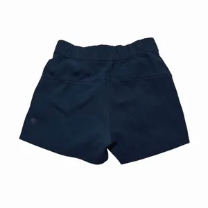 Lululemon On The Fly Mid-Rise Short Woven 2.5" True Navy thumbnail 4