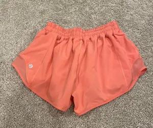 Lululemon Shorts Hotty Hot 2.5" Low-Rise thumbnail 1