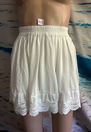 Aeropostale Women’s White Crochet Hem Mini Skirt SZ XS thumbnail 1