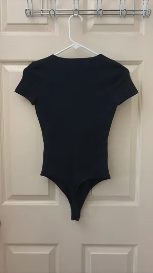 Abercrombie & Fitch Black V-Neck Short Sleeve Bodysuit thumbnail 2