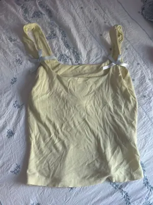 Yellow Bow edikted top thumbnail 1