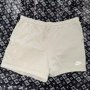 Nike Club Flow Shorts thumbnail 2