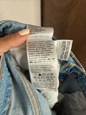 Levi’s ribcage straight jeans in size 27 thumbnail 9