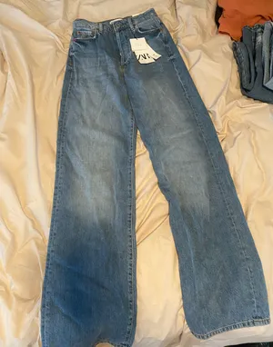hi rise Wide Leg Jeans thumbnail 1