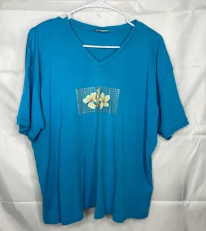 Disney‎ women’s medium blue decal v-neck shirt sleeve casual relaxed tshirt XL thumbnail 1