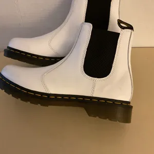 Dr. Martens women White leather Chelsea Platform Boots with Black Elastic 10 thumbnail 12