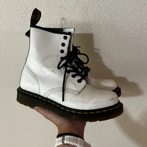 Dr. Martens 11821 classic white leather women's 8-eye 1460 combat boot LADIES 7 thumbnail 2