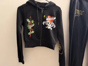 Two piece set thumbnail 2
