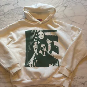 Edikted sweatshirt never worn Super soft  thumbnail 1