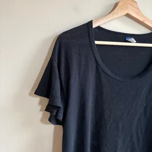 Old Navy Flutter Sleeve Scoop Neck Top S Black Womens Ruffle Knit Tee thumbnail 2