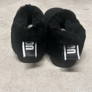UGG Classic Cozy Bootie Black Sheepskin Slipper Boot Booties Women’s Size 6 thumbnail 3