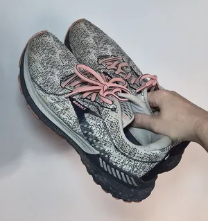Brooks Women’s Athletic Shoes in Pink and Gray 9.5 thumbnail 1