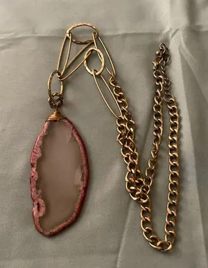 26” Gold Tone Chain Necklace Sliced Agate Stone Pendant White Pink Edge 3.5”H thumbnail 1
