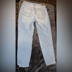 American Eagle Ripped Mom Jean Size 6 Regular thumbnail 3