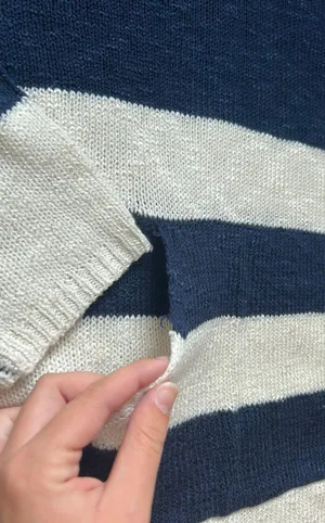 Navy And White Sweater Blue Size M thumbnail 3