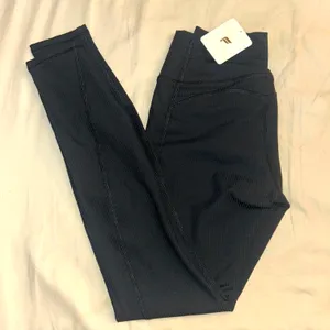Fabletics Oasis Rib High Waisted Leggings In Black thumbnail 4