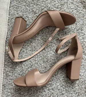 Kelly & Katie Heels Nude Block thumbnail 2