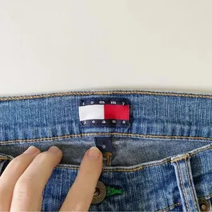 Tommy Hilfiger Tommy Jeans Vintage ‘02 Low Rise Straight Leg Jeans Size 9 thumbnail 9