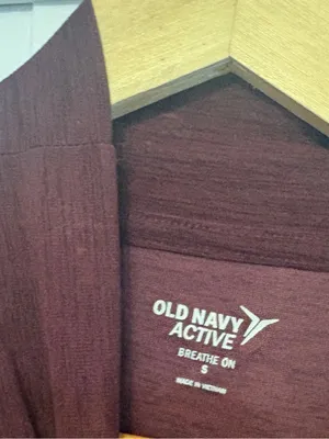 Old Navy Active Breathe On Burgundy Twist Front Long Sleeve Top Size Small thumbnail 6