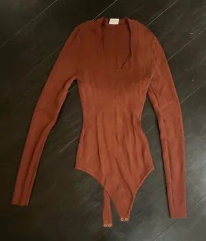 Abercrombie and fitch sweater body suit with beautiful detail at the waist thumbnail 4