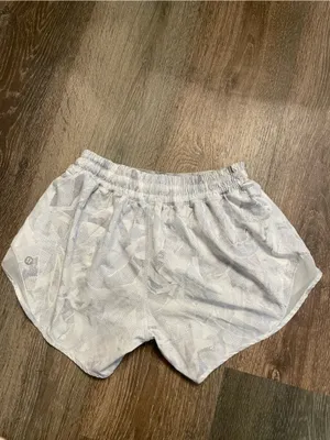 lululemon athletica Light Gray Women's Athletic Hotty Hot shorts Size 4 thumbnail 2