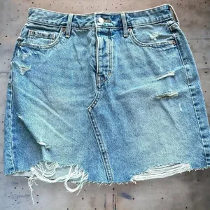 Old Navy Denim Mini Skirt Light Wash‎ Distressed Raw Hem Button Fly Size 6 thumbnail 6