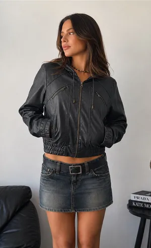 Y2K Vintage Jacket Size Large ~ Hooded with Pockets ~ Like New Condition thumbnail 1