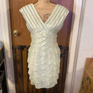 Adrianna Papell Petite Size 10P Mint Green Ruffle Tiered Cocktail Dress thumbnail 2