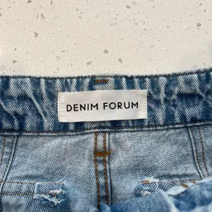 Aritzia Denim‎ Forum The '90s Edie Lo-Rise Cargo Jeans Size 25 thumbnail 6