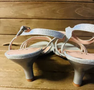 L Lorraine Berkly Silver Rhinestone Shoes Formal Prom Wedding kitten Heels Sz 9 thumbnail 5