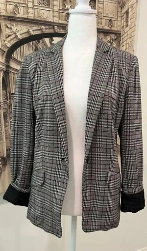 Very Nice Gently Used Plaid Blazer Gray thumbnail 6