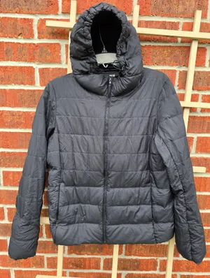 Uniqlo Jacket Medium Black Hooded Quilted Down Puffer Zip Packable thumbnail 2