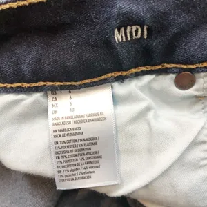 American Eagle Medium Wash Denim Shorts Raw Hem Mid Rise Jean Shorts 6 thumbnail 10