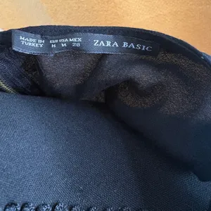 Zara Basic Black Tiered Ruffle Sleeveless Blouse Gold Zip Back Tank Top Medium thumbnail 5