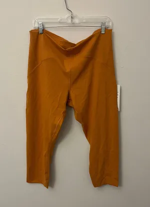 NWT Instill HR Crop 23" thumbnail 3
