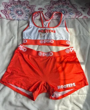 Hooters PSD  Halloween Costume thumbnail 1