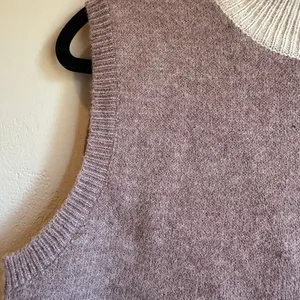 NWT Cream‎ Sleeveless Colorblock Scalloped Hem Cozy Sweater L Mock Neck thumbnail 3
