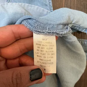 Everly Sleeveless Chambray Tank LightBlue V-Neck Pocket M Minimalist 100% Lyncel thumbnail 5