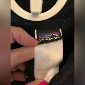 Patagonia‎ Women's Black Long Sleeve 1/4 Zip Size Medium thumbnail 3