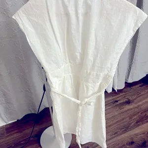 In good condition small mini dress. No flaws noted. thumbnail 5
