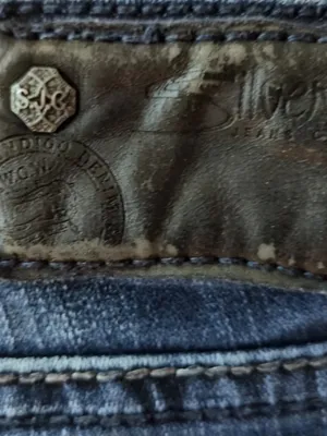 Silver Jeans Suki 17" Women's Sz 31x33 Stretch Dark Denim Boot Cut Embellished thumbnail 7
