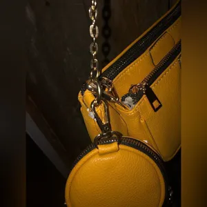 AR New York all in one shoulder bag Available in tan & brown & mustard thumbnail 7