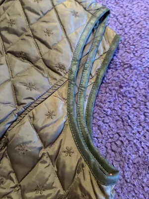 Women’s quilted Eddie Bauer vest  thumbnail 5