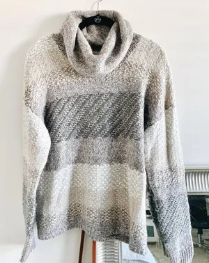 Max Studio Sweater thumbnail 1