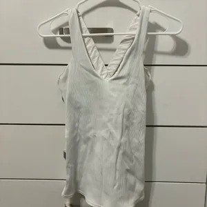 Alo Yoga Elevate Tank Top **FLAWED** thumbnail 2