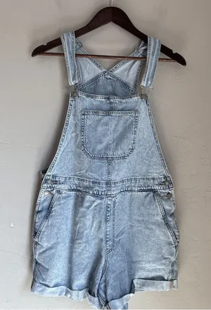 Hollister Light Wash Denim Shortalls Adjustable Straps Womens Size Large thumbnail 1