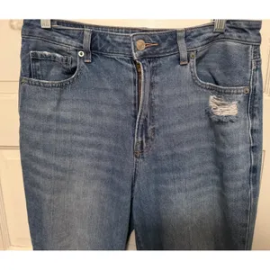 American Eagle Outfitters Womens Size 8 Jeans Ripped Medium Wash Comfort Stretch thumbnail 4