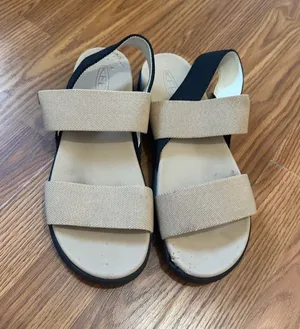 Keen Elle Backstrap Comfort Hiking Outdoor Water Sandals 9.5. thumbnail 1