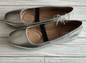Old Navy Silver Women's Ballet Flats Sz 6 thumbnail 1