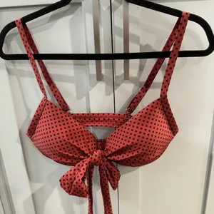 Cupshe Bikini Top Brick‎ Red with Black Polka Dots Long Front Bow size Large thumbnail 1